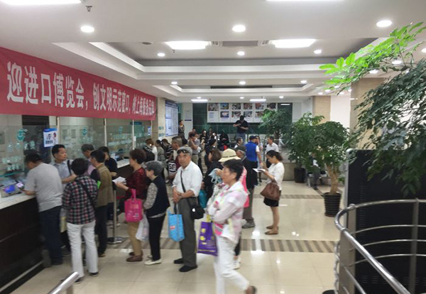 上海和平眼科醫(yī)院郭?？圃洪L