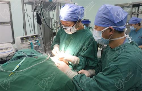 上海張群醫(yī)生做全耳再造手術(shù)好嗎