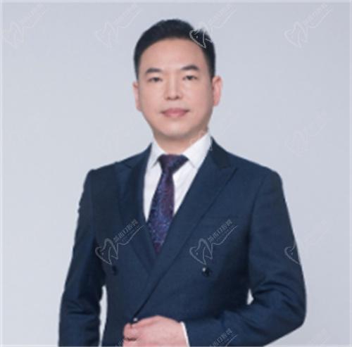 武漢伊妍醫(yī)療美容鄒文勝醫(yī)生簡介