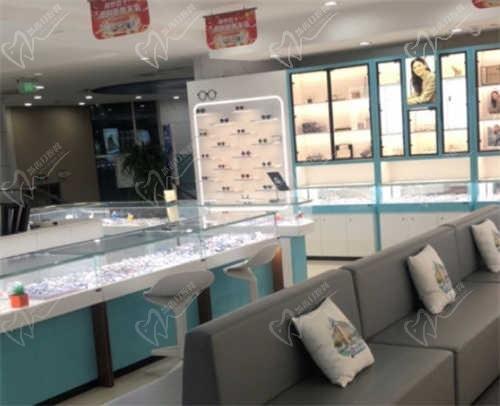 上海新視界眼科醫(yī)院是公辦還是民辦？雖是私立但看價格表和資質(zhì)很正規(guī)